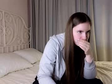 girl Free Sex Cams with on_the_soft_pillow