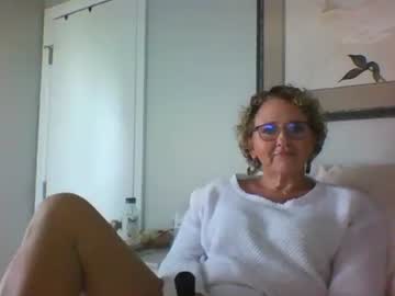 girl Free Sex Cams with momnxtdoor