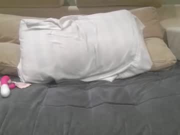 girl Free Sex Cams with shybangs
